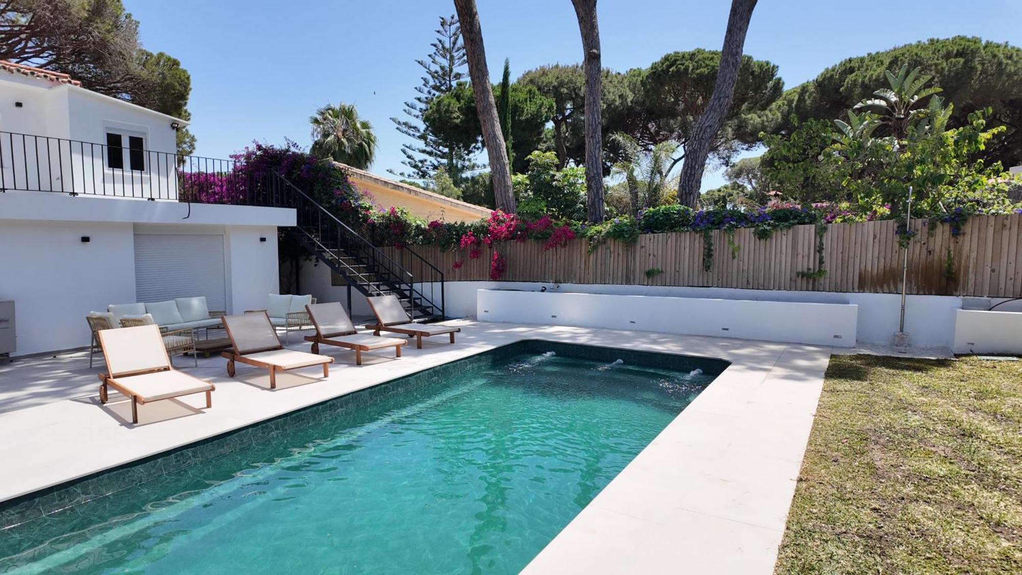 Casa Bahari Near The With Pool, Bbq, And Lounge Marbella