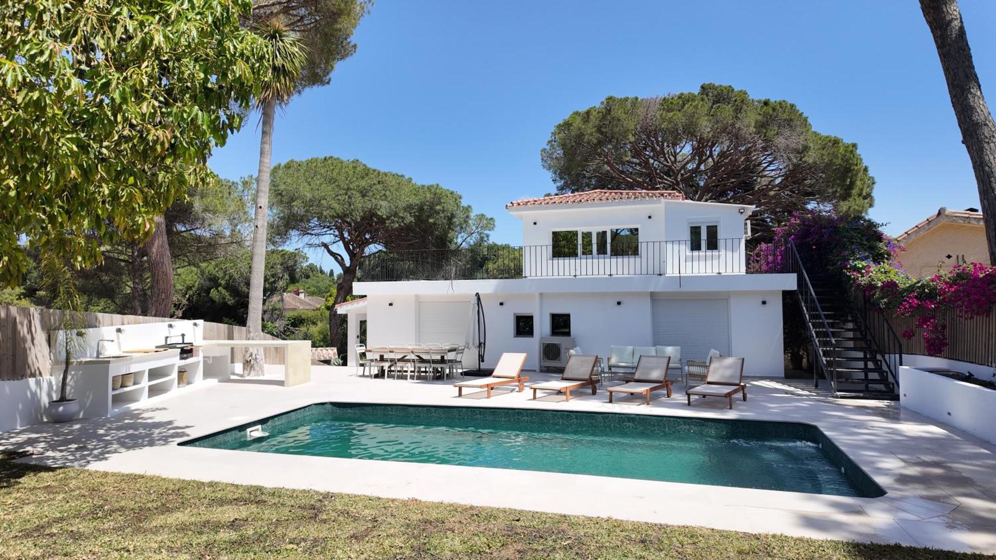 Casa Bahari Near The With Pool, Bbq, And Lounge Marbella