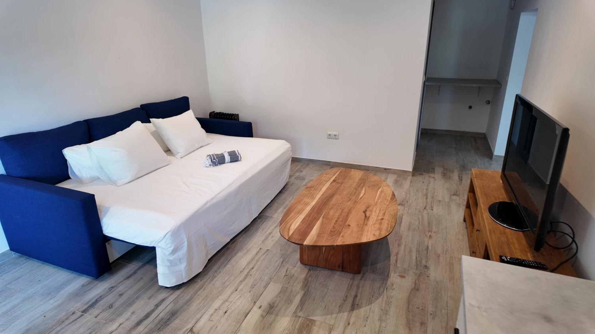 Villa Casa Bahari Near The With Pool, Bbq, And Lounge Marbella
