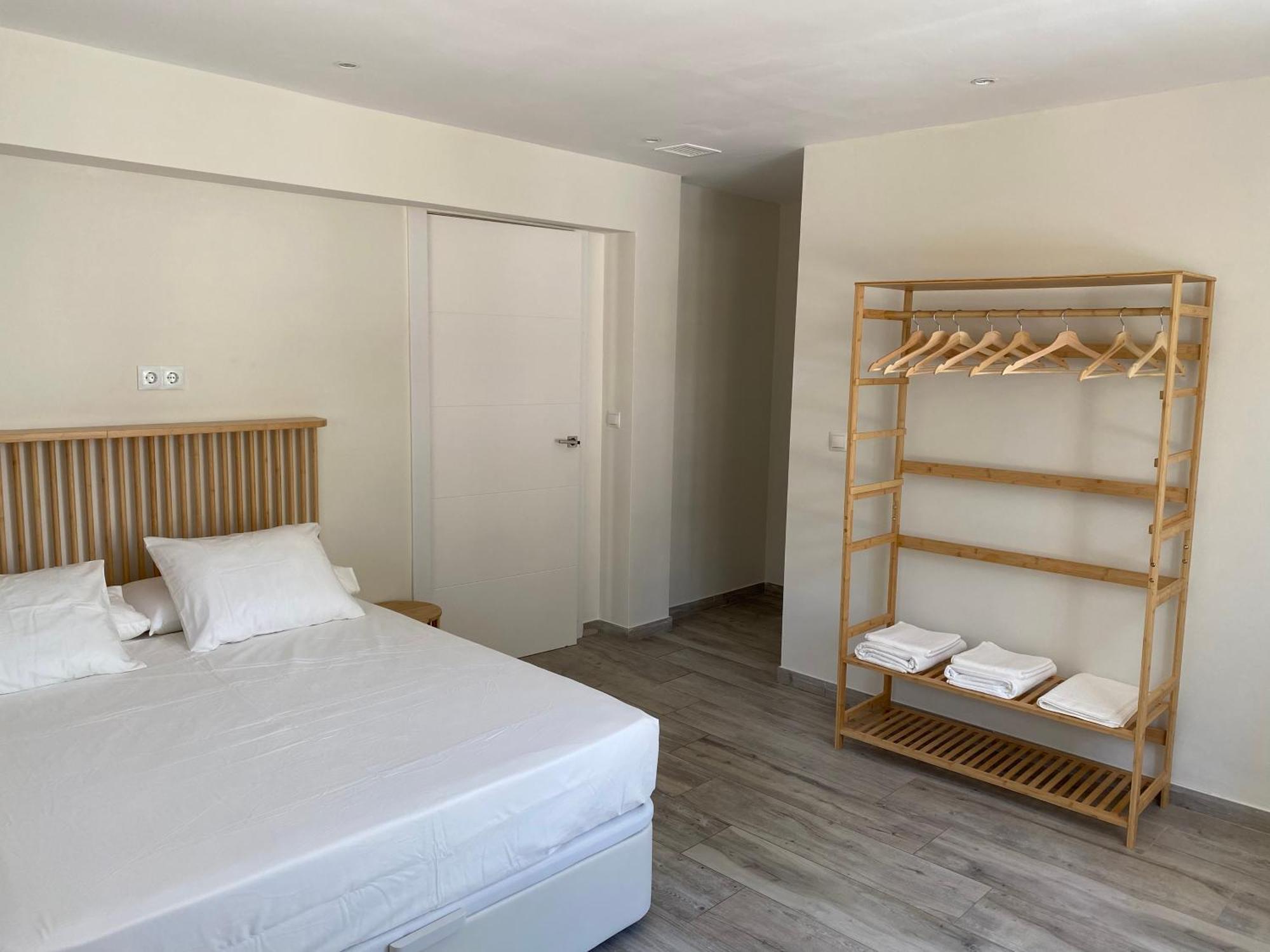 Villa Casa Bahari Near The With Pool, Bbq, And Lounge Marbella