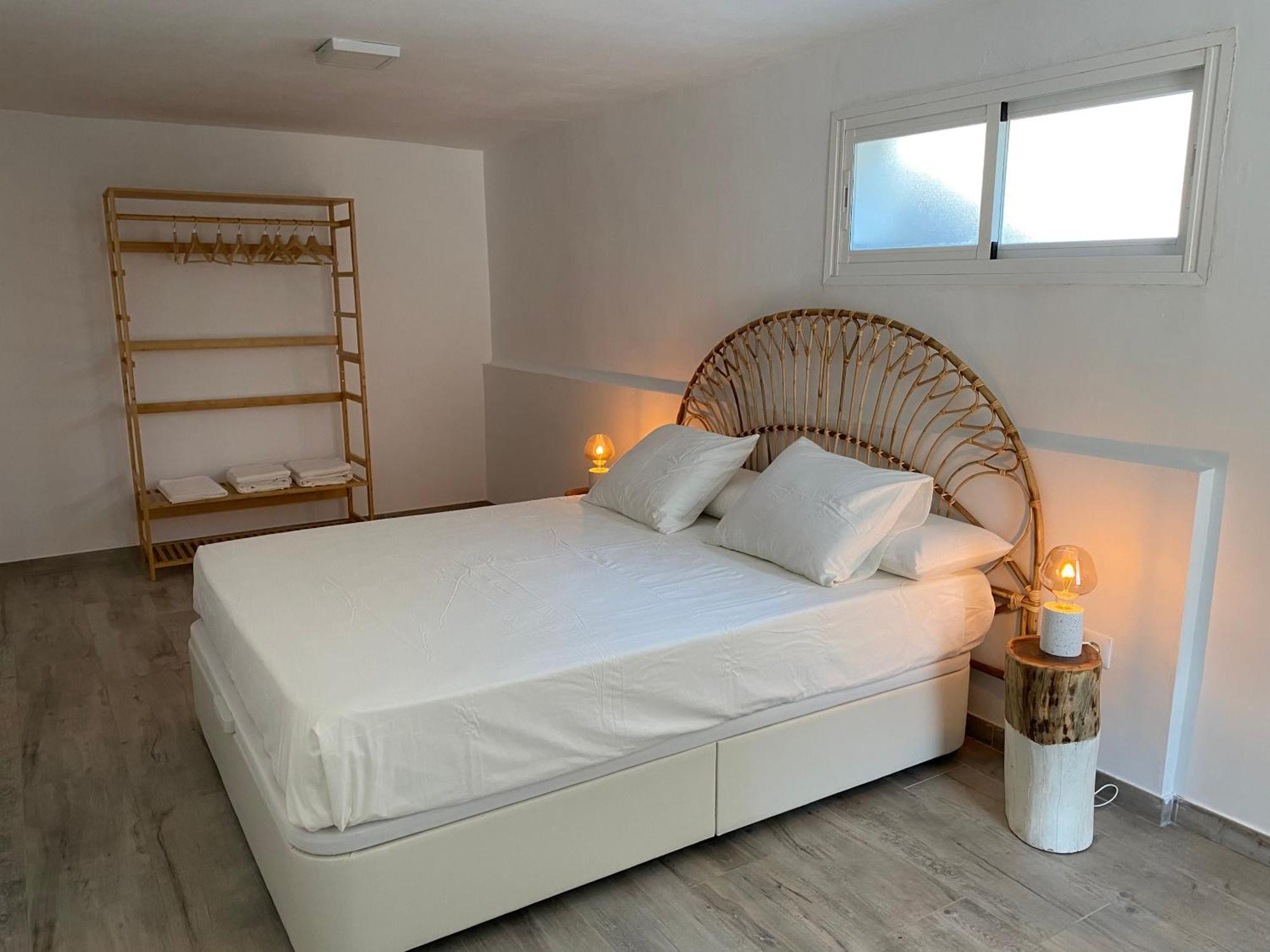Villa Casa Bahari Near The With Pool, Bbq, And Lounge Marbella