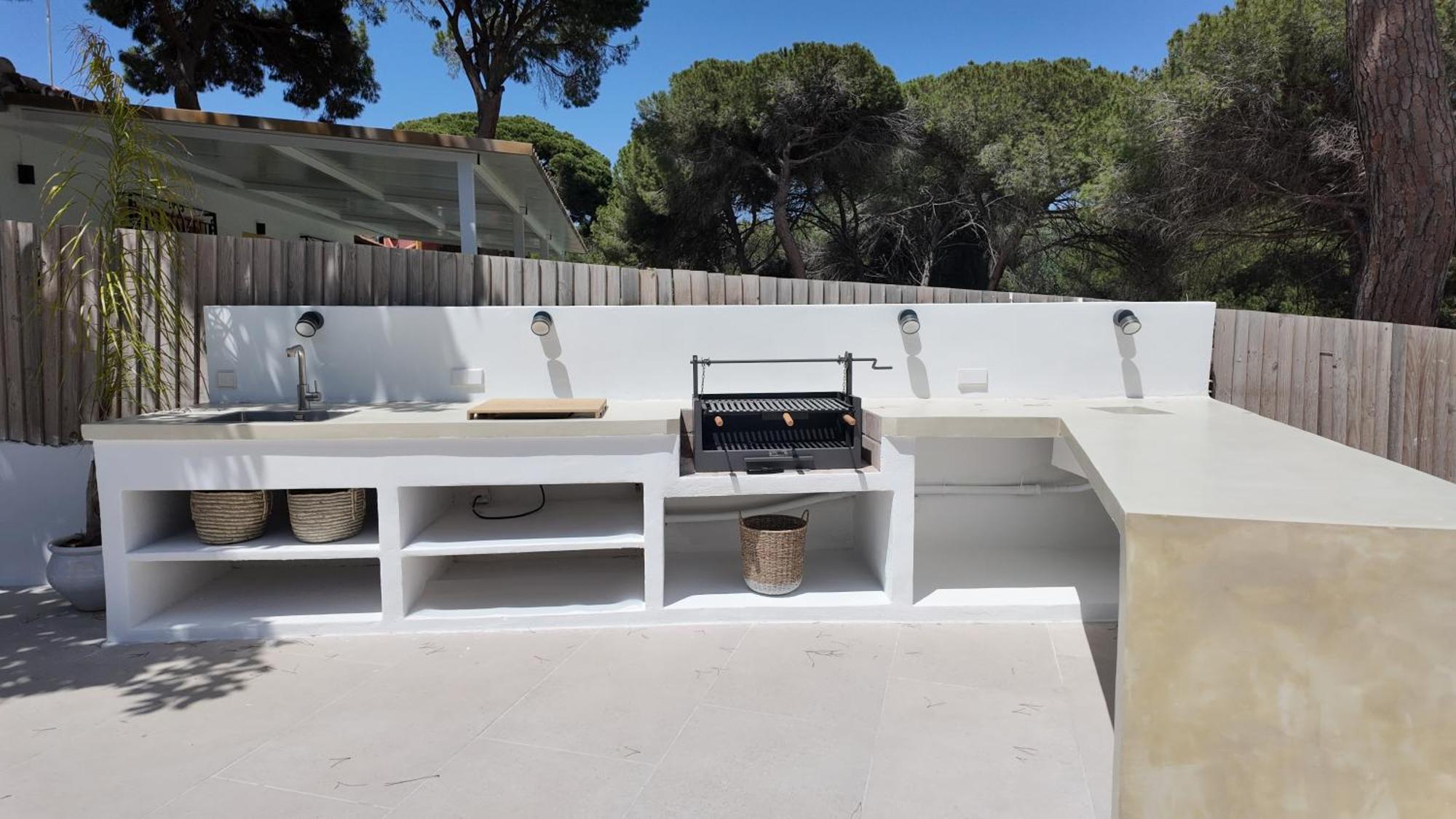 Casa Bahari Near The With Pool, Bbq, And Lounge